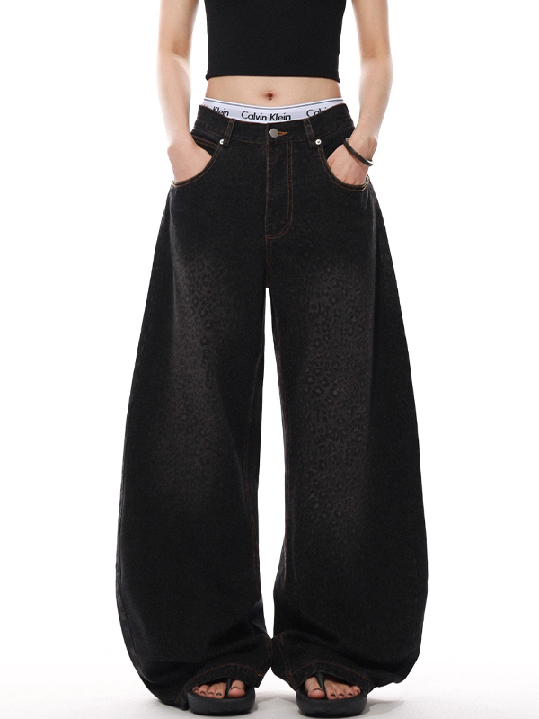 EMMIOL Jeans boyfriend curvi con stampa leopardata retrò