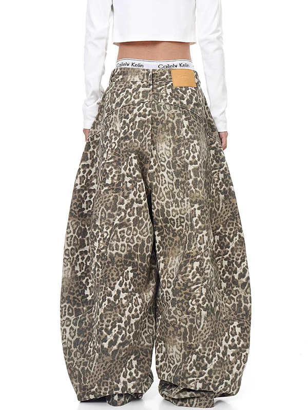 EMMIOL Jeans boyfriend con stampa leopardata