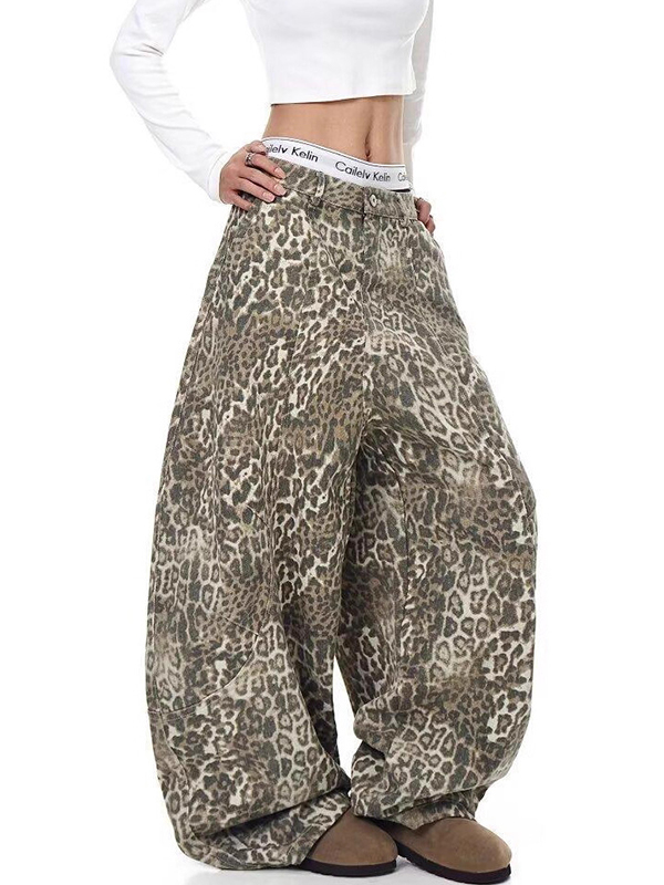 EMMIOL Jeans boyfriend con stampa leopardata