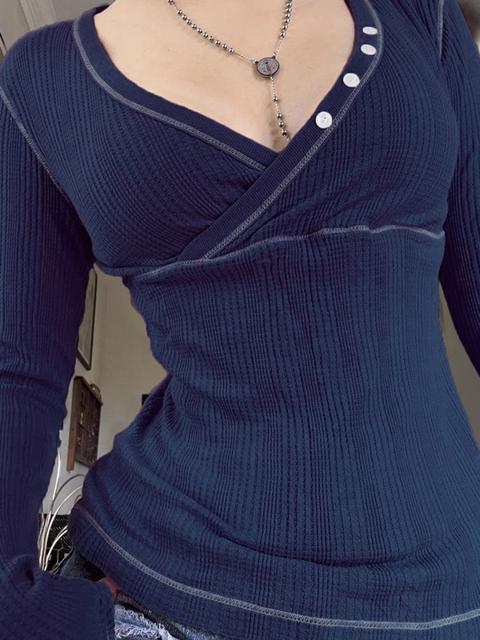 Einfarbiges Langarmshirt mit minimalistischen Texturen