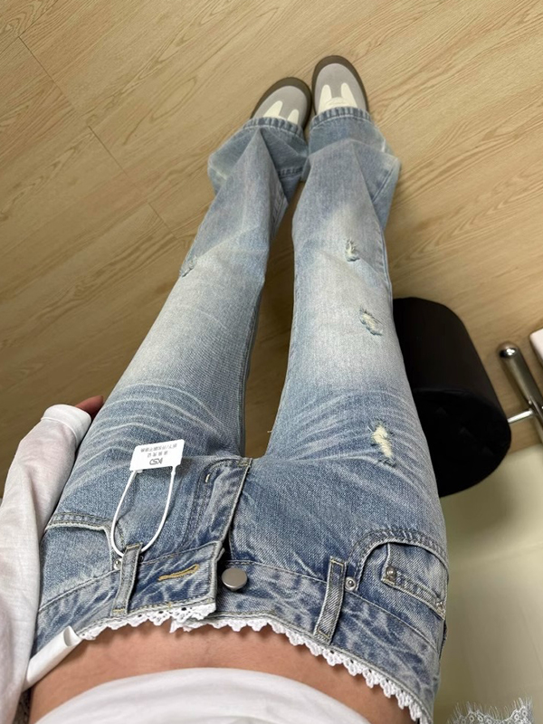 EMMIOL Light Blue Low-Rise Lace Boyfriend Jeans