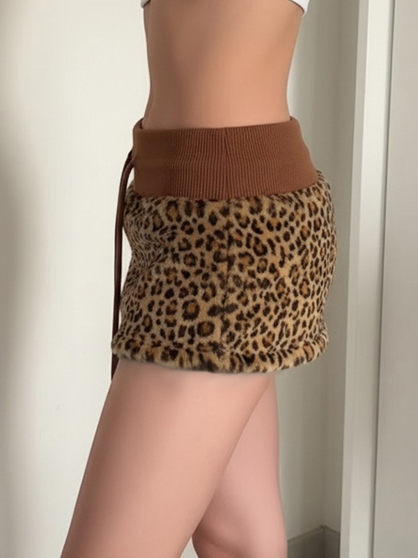 EMMIOL Minigonna patchwork in pelliccia con stampa leopardata