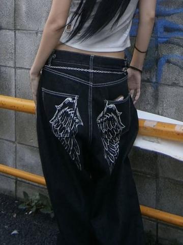 Vaqueros boyfriend con estampado de alas de ángel