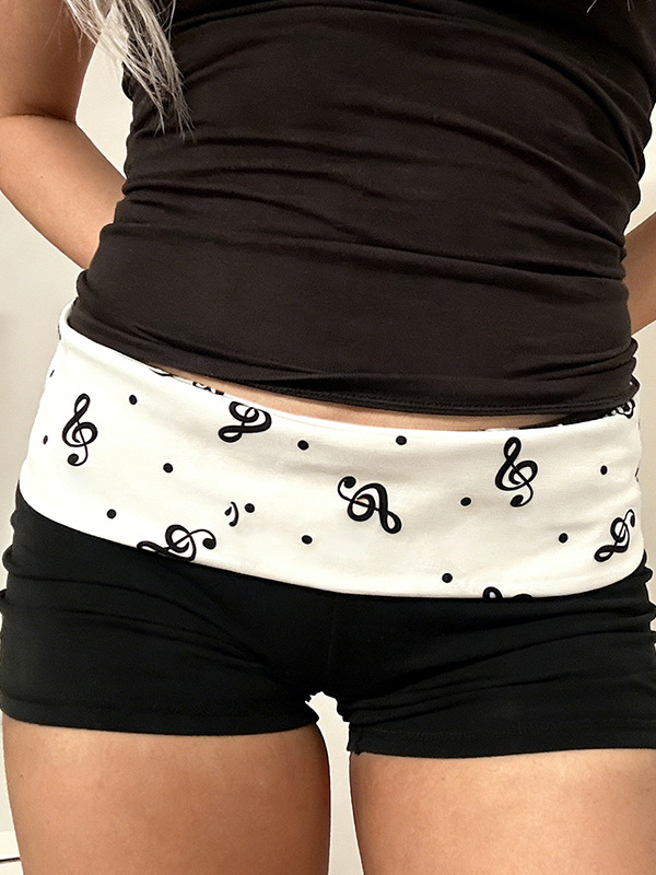 EMMIOL Music Note Print Shorts