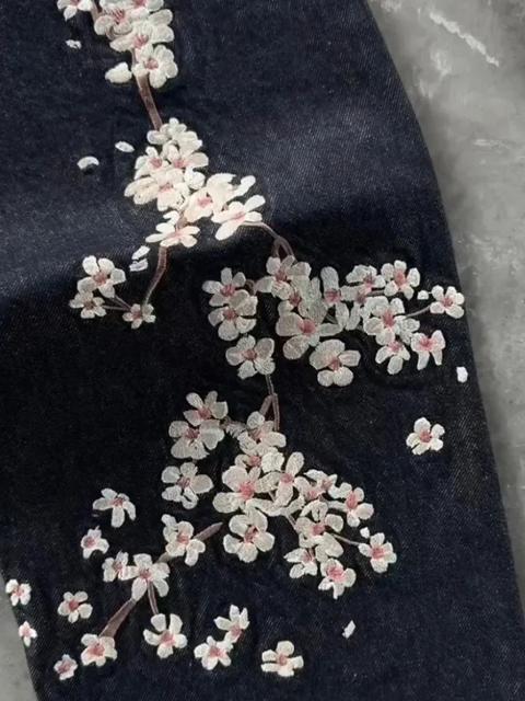 Vintage Boyfriend-Jeans mit Pflaumenblütenstickerei