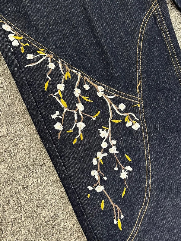 EMMIOL Flower Embroidery Boyfriend Jeans
