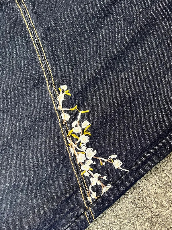 EMMIOL Flower Embroidery Boyfriend Jeans