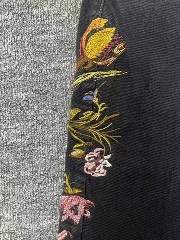 EMMIOL Flower Embroidery Boyfriend Jeans