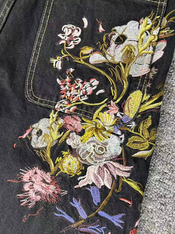 EMMIOL Flower Embroidery Boyfriend Jeans