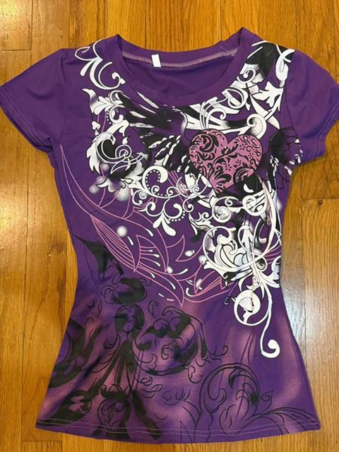 Dunkles Gothic-Kurzarmshirt