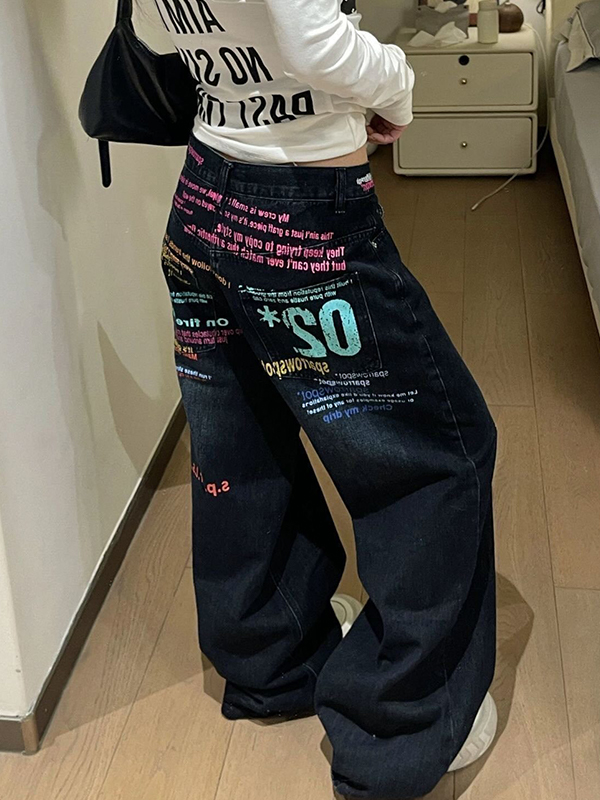 EMMIOL Vaqueros boyfriend con estampado de letras y bloques de color retro