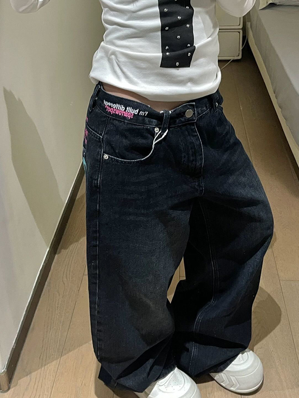 EMMIOL Vaqueros boyfriend con estampado de letras y bloques de color retro