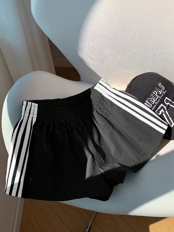 EMMIOL Retro Four-Stripe Shorts