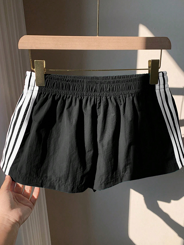 EMMIOL Retro Four-Stripe Shorts