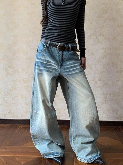 Jeans estilo boyfriend con estética retro