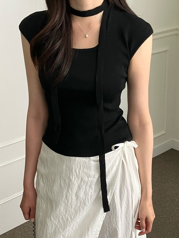 EMMIOL Dotato di una fascia a maniche corte