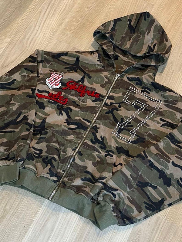 EMMIOL Hip-Hop Studded Embroidery Hoodie