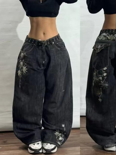 Jeans larghi con ricamo a foglia d'acero