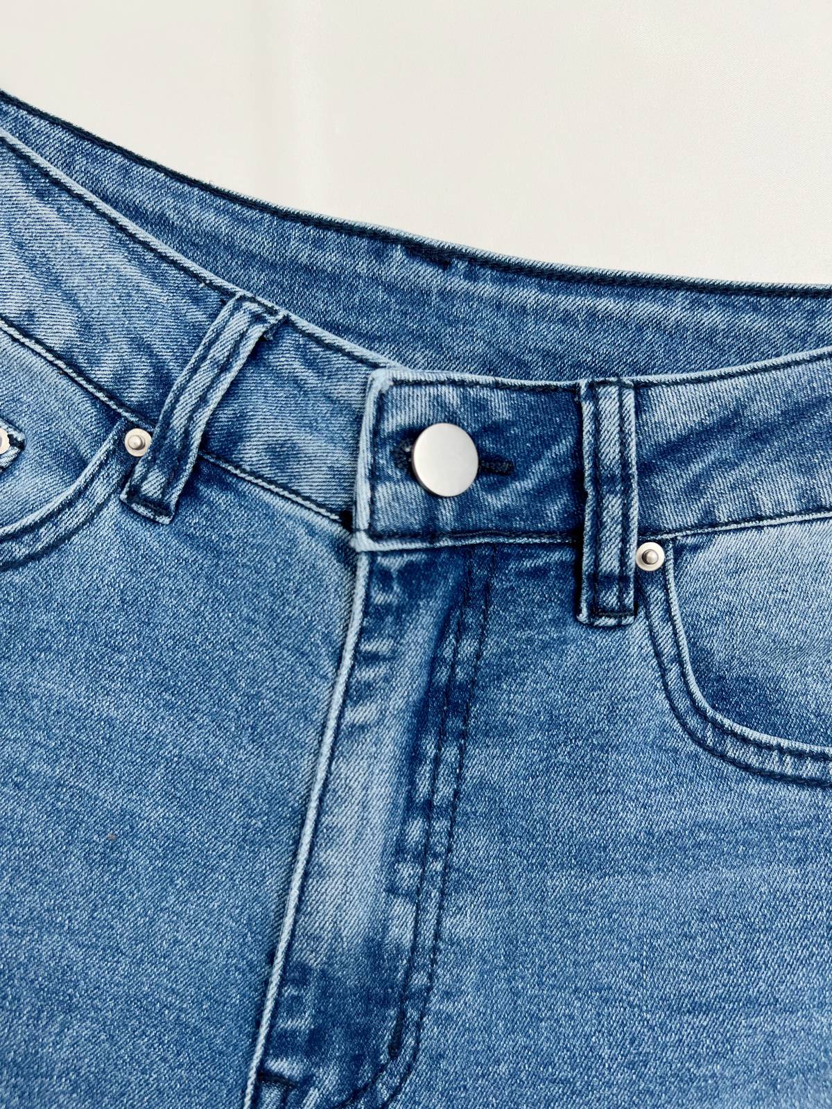 EMMIOL Verwaschene Push-Up-Jeans mit ausgestelltem Bein