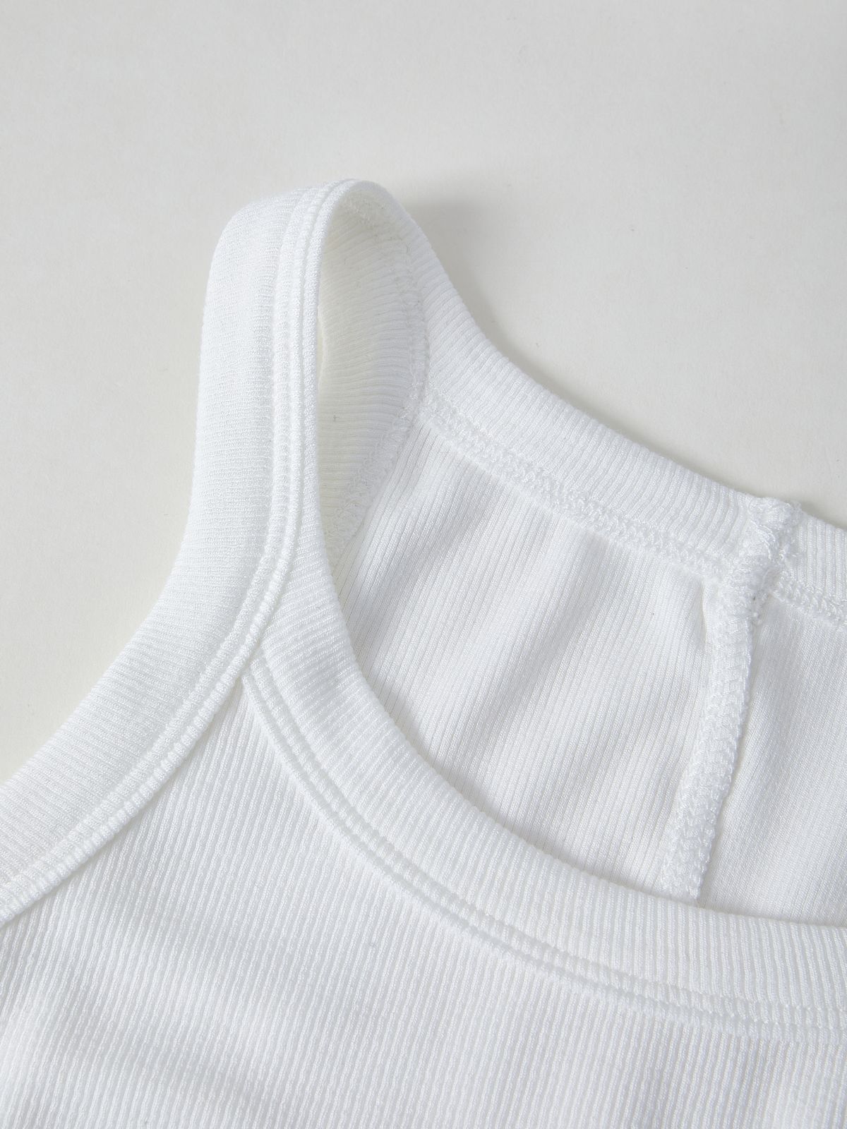 EMMIOL Einfaches Camisole-Oberteil aus Stretch-Strick