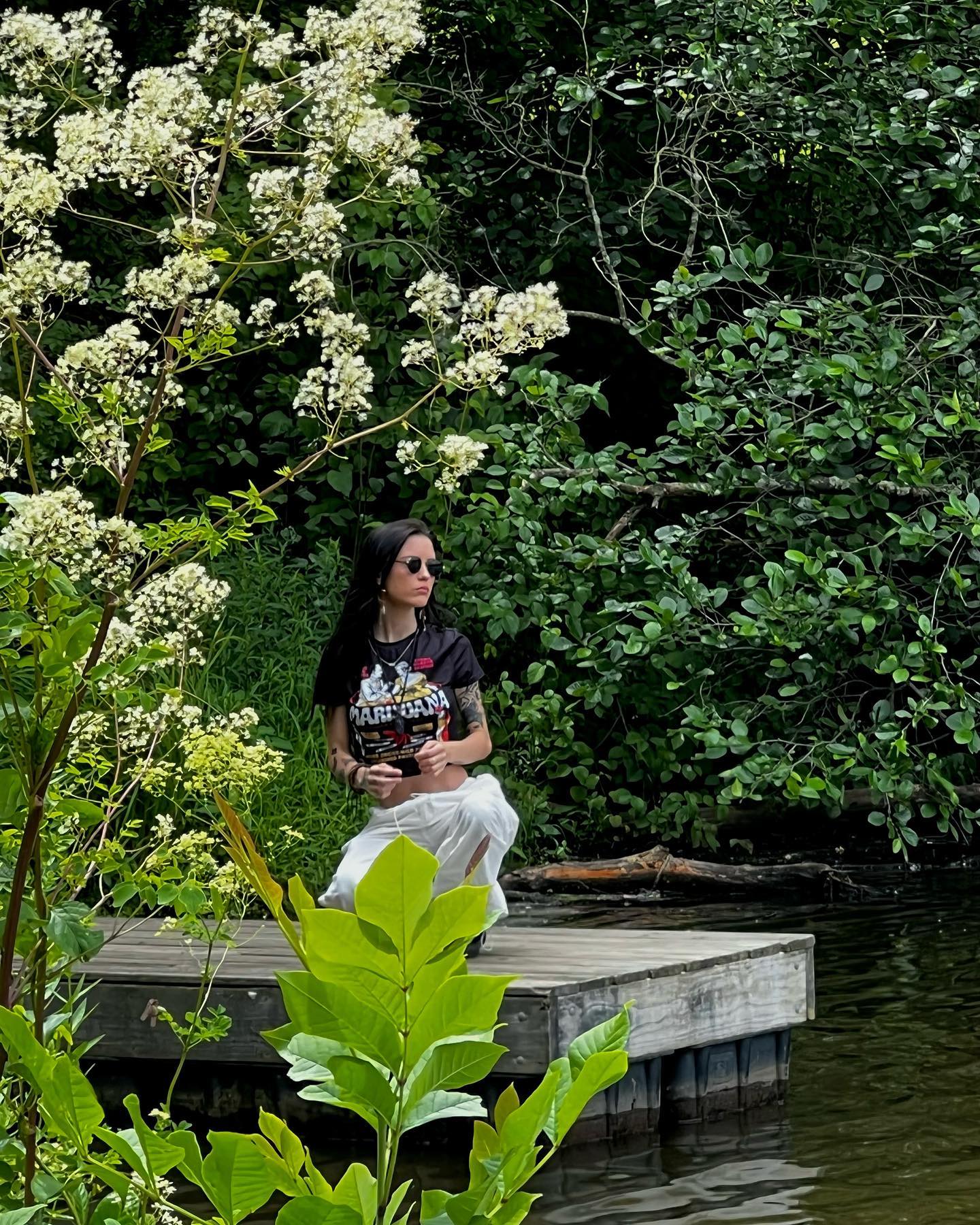 EMMIOL pov: ur the turtle on the rock across the pond